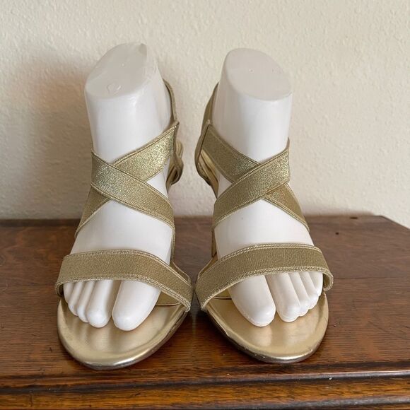 Liz Claiborne Gold Heels - Picture 2 of 9